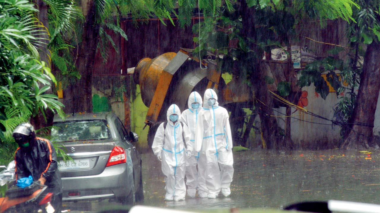 Health workers on their way to collect details of residents during the COVID-19 pandemic at Kanha Pada, Malad in 2020. Pic/Satej Shinde