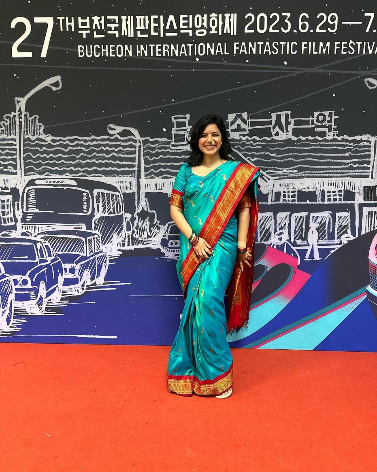 For both her appearance at the red carpet, the actress opted for a saree