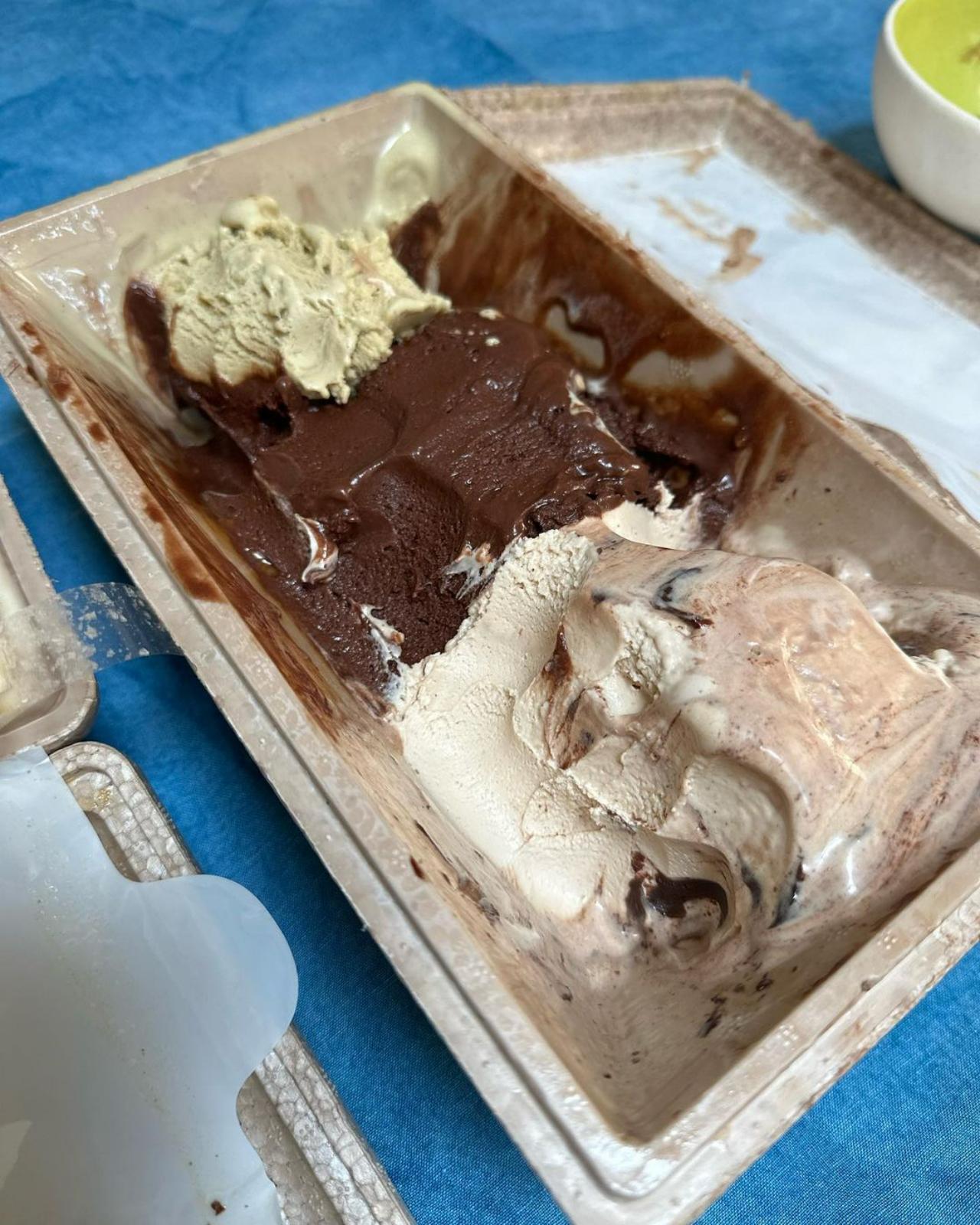 Rhea Kapoor is making us hungry with all the food photos she's posting. Take a look at this decadent mix of ice creams. From her tags, it seems that Anand is the belgian chocolate lover in the group and Karan who sides with simple, sophisticated vanilla. The sisters love lighter chocolate and butterscotch flavours