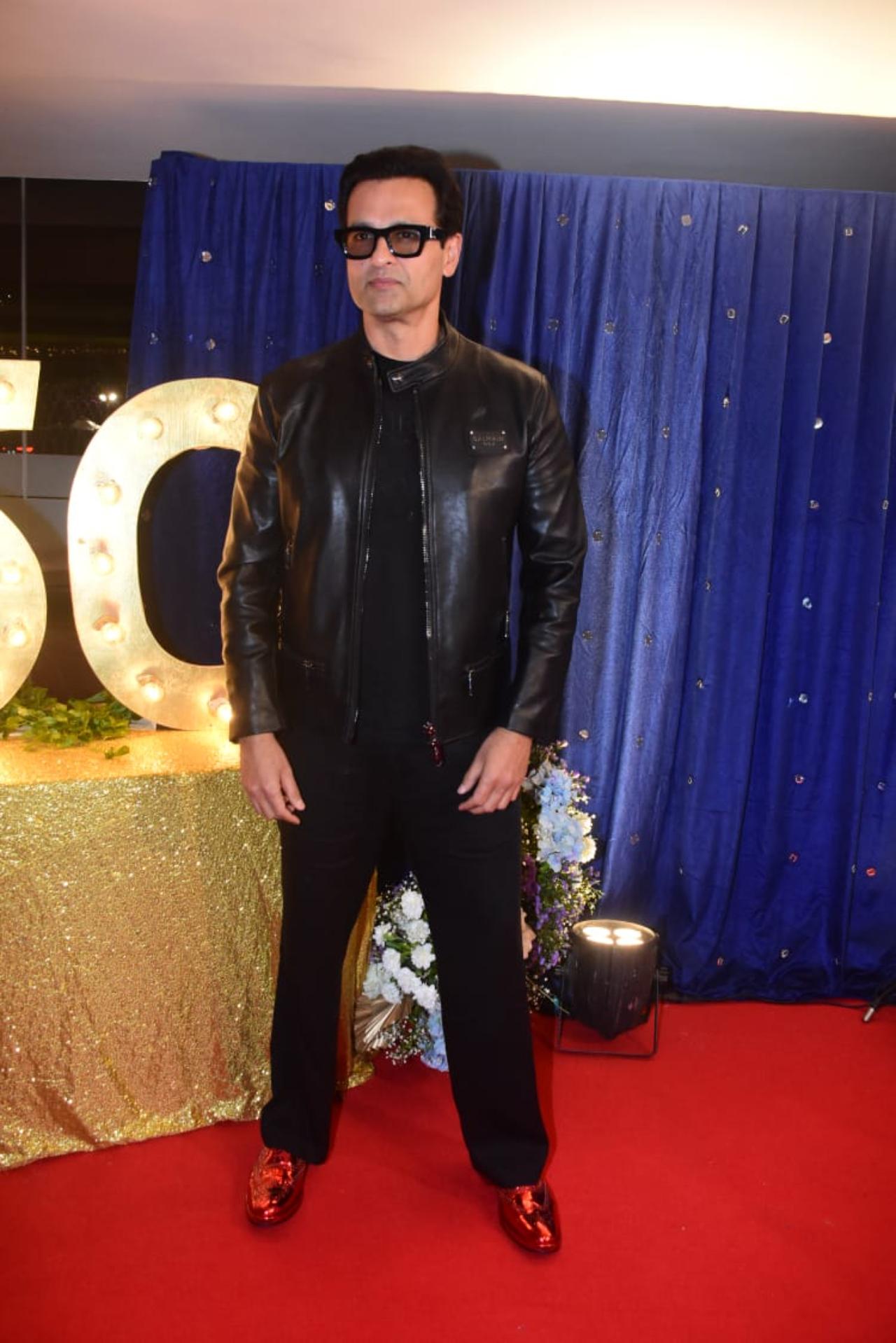Rohit Roy seemed ready to dance in his all black suit and leather jacket. His glitsy red shoes especially stole the show!