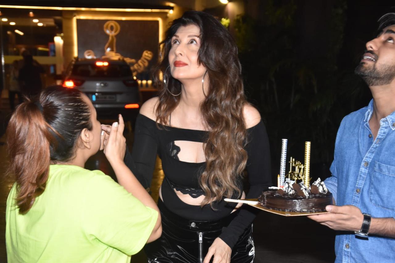 Bijlani, a popular face of 90s Bollywood, was seen cutting a cake with the media on Saturday evening