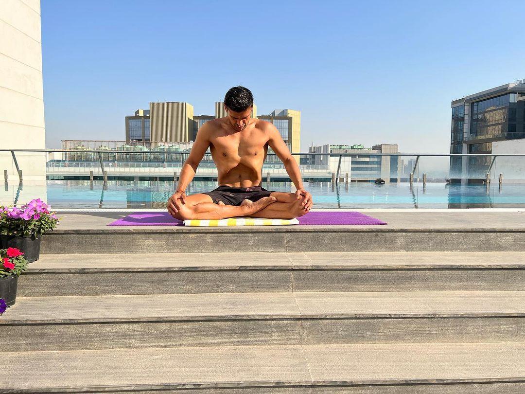 I can tell you all at least 10 to 15 various workouts that one can do from your office on your chair.  I do a blend of modern workouts and age old work outs and that keeps me very healthy and energetic. I dont get tired, in fact my body age is 14 years.