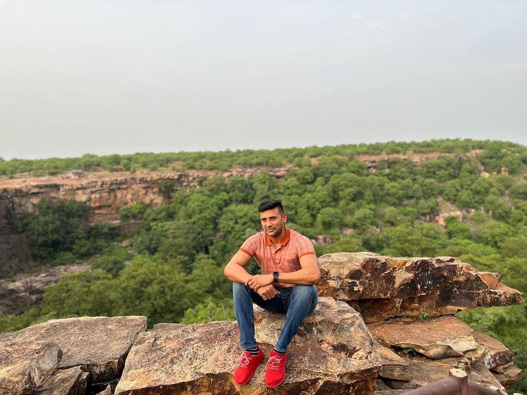 I consume simple food in the afternoon. I am  vegetarian so I eat normal veg food. What I intend to say is that in order to achieve something you dont need to make drastic changes. Small changes lead to bigger results in life. People keep asking me this and that is why I have launched my new app where I share my fitness goals. I want to let people know how they can do it too.