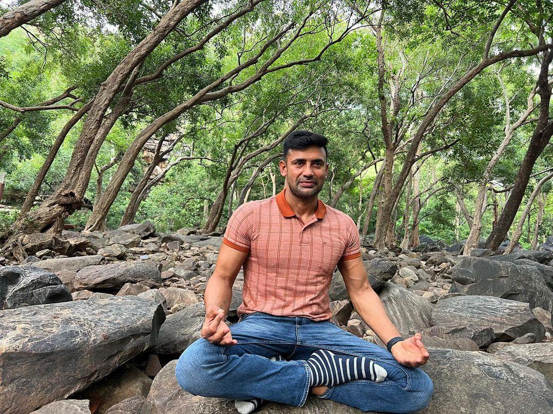Then in professional bouts I played under the 84 kgs category and today my weight is 82kgs. So over the period working out, and following a certain routine and changing your workout  for eg one day I do Surya Namaskar and then I do cardio. I do 1000 sit ups everyday in around 8 to 10 minutes, I do 1000 crunches and so on. 