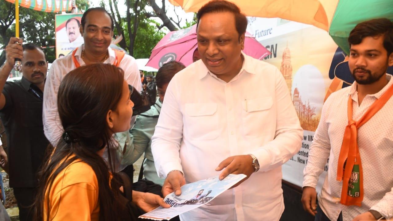 Mumbai: BJP Yuva Morcha launches 'One Signature for a Bright Future' campaign