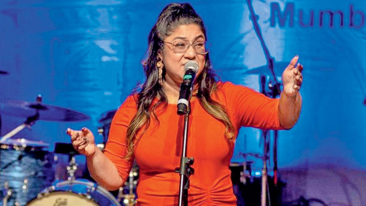 (From left) Avishek Dey and Shreya Bhattacharya perform together at a previous event