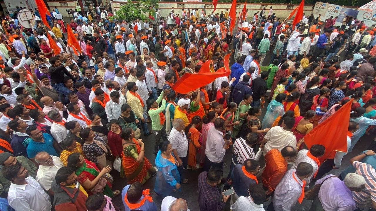 The 'morcha', which began from Metro Cinema, will culminate outside the civic body's headquarters.