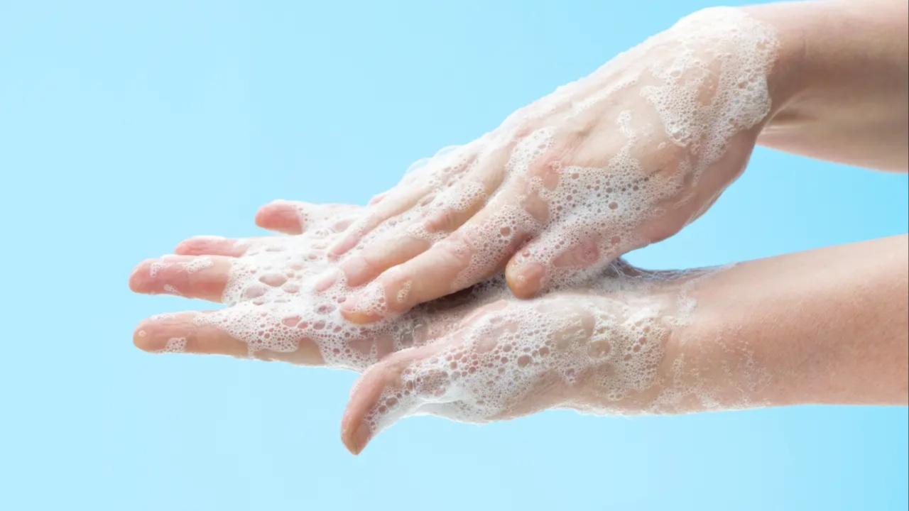 Moisten the area to be shaved with warm water to open up the skin pores and loosen the skin. Gently exfoliate the skin. Store the razor in a clean and dry place to prevent fungal growth and rusting. Photo Courtesy: iStock 