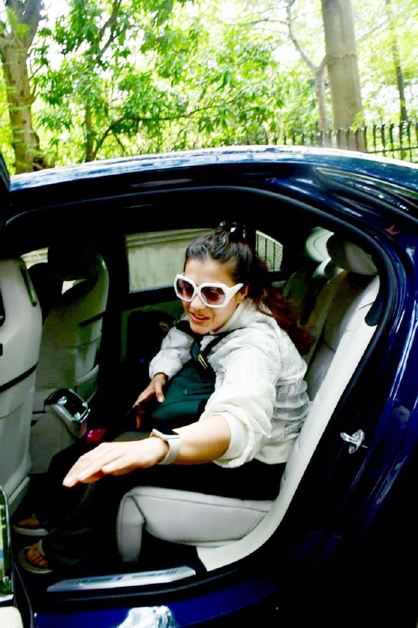 Kajol was in a hurry as she rushed towards her car and avoid posing for paparazzi 