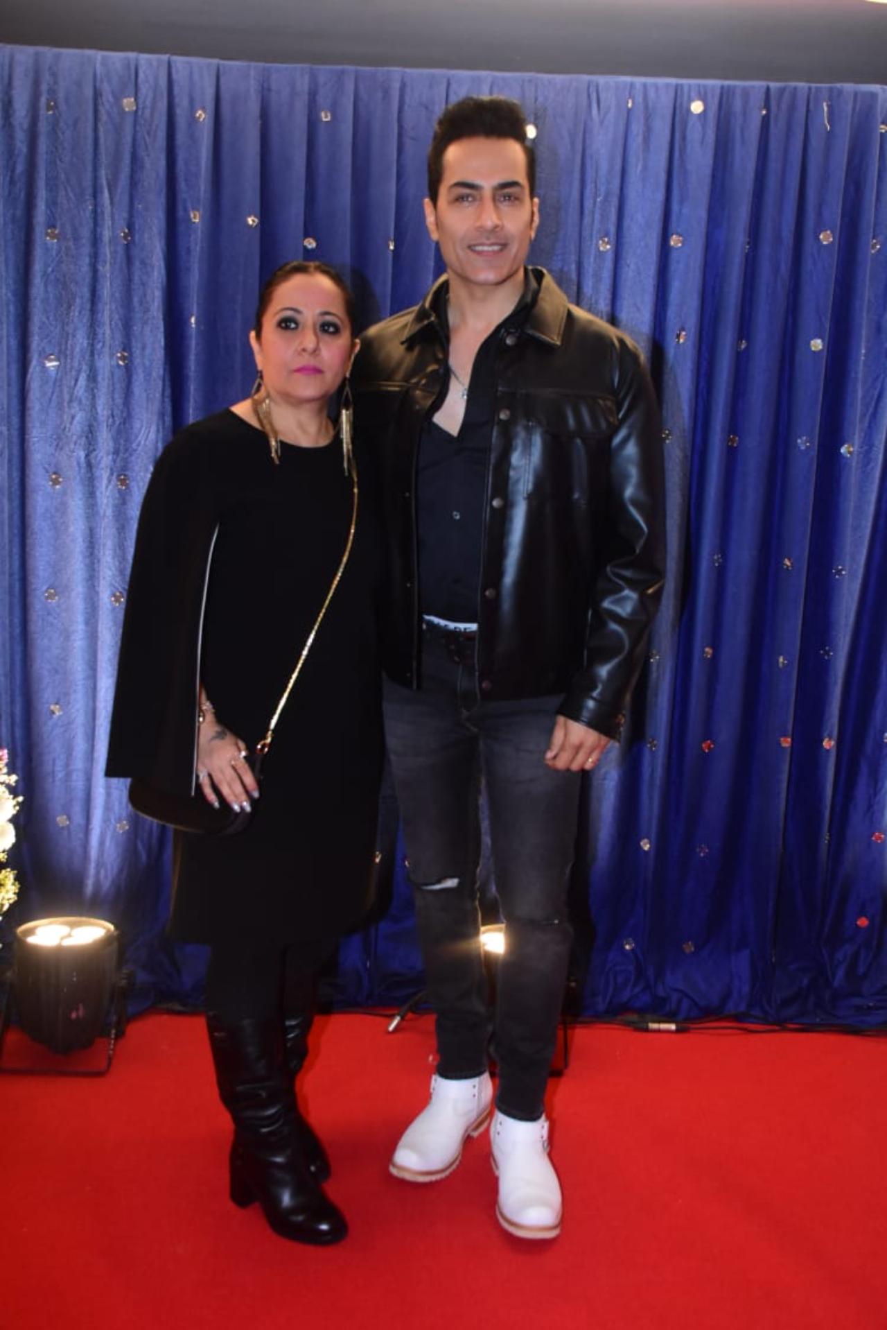 Anupamaa actor and model Sudhanshu Pandey also attended Sonu Nigam's birthday bash along with his wife, Mona Pandey. The couple looked all ready for a fun Saturday night party with Bollywood's biggest entertainers in their stylish black outfits