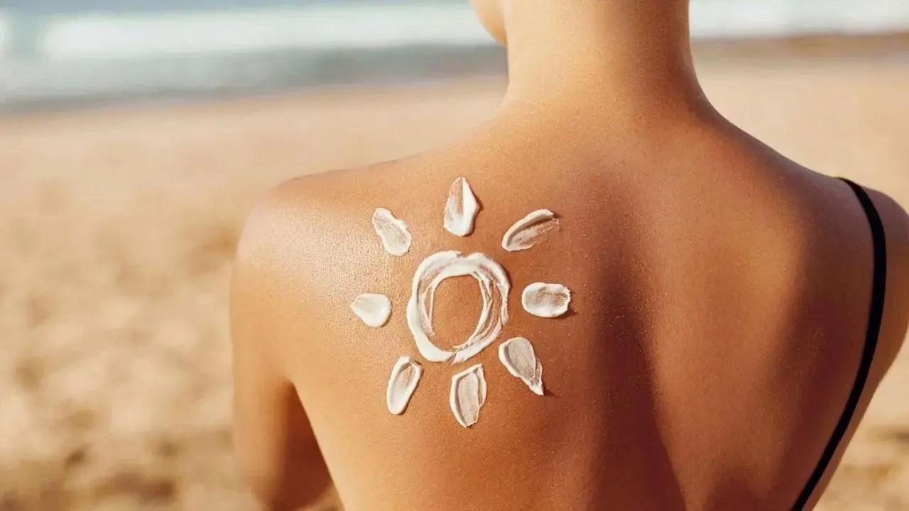 Use a generous amount of sunscreen. While the sun during the monsoons might not be at its shiniest best, the UVA and UVB rays could still damage skin and cause tanning and pigmentation if you step out without applying sunscreen on your skin. Apply it at least 30 minutes before you step out into the sun. Photo Courtesy: iStock