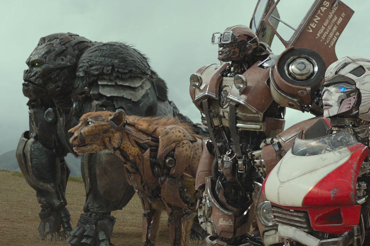 They cross paths with a former soldier Noah and an artefact expert Elena on their quest to obtain this device and join hands with the Maximals—an advanced race of Transformers with animal-like forms. Unfortunately, their path is hindered by Scourge, a servant of the planet-eating entity Unicron, who hunts the key to consume Earth.