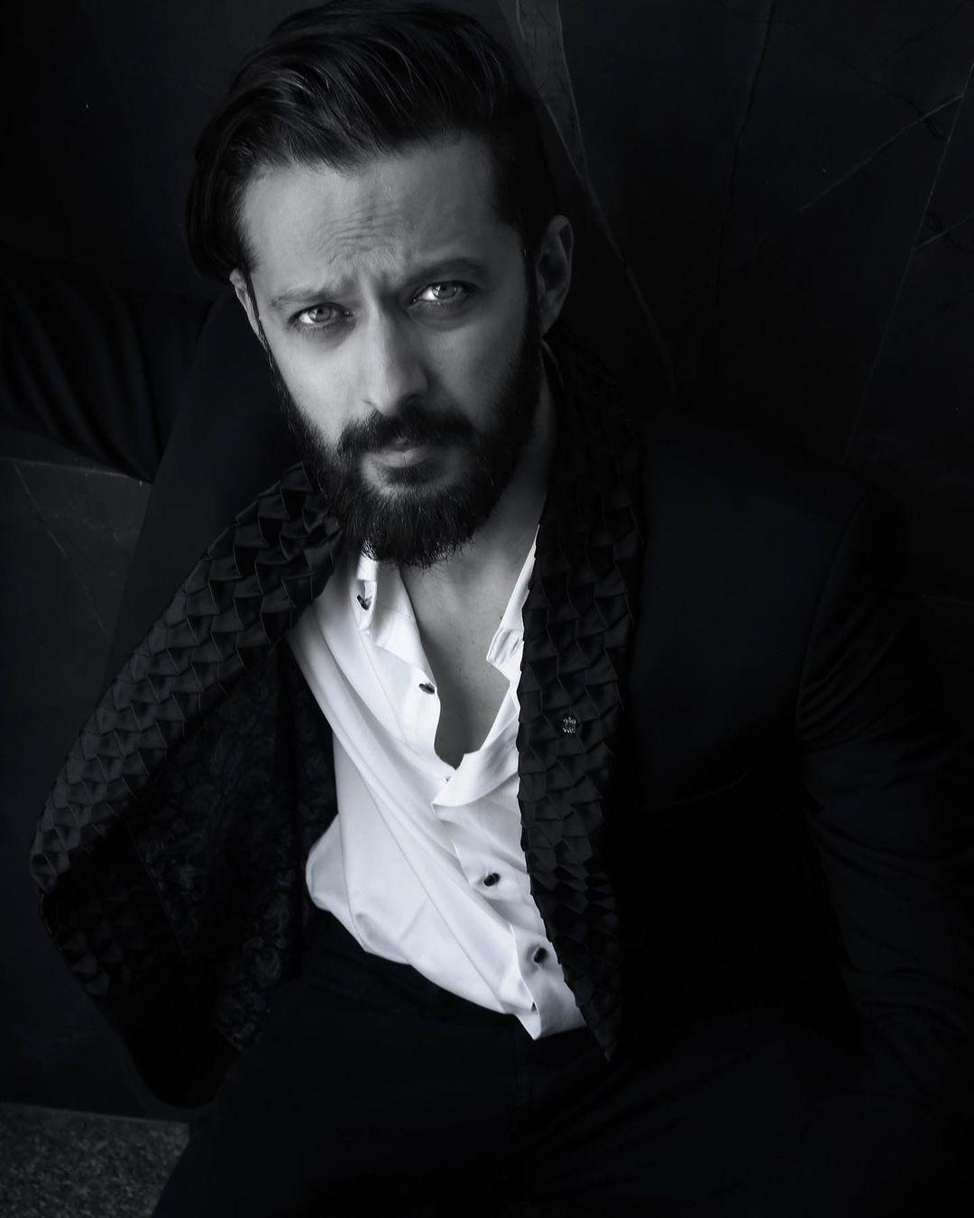 How did you kick off the season?
I was shooting for Naagin 6 that just wrapped up when the monsoon began. In between I had to finish shooting for my Gujarati film in Daman. Monsoon was at it's peak with thunder and heavy showers. The director had to change the scene and we shot in the rain, which came out beautifully.