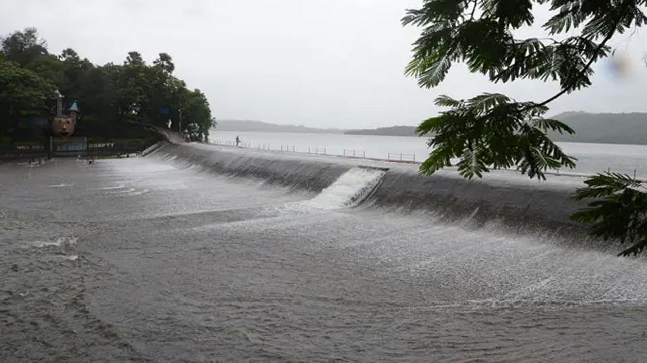 Mumbai: Amid heavy rainfall, Vihar and Tansa lakes overflow