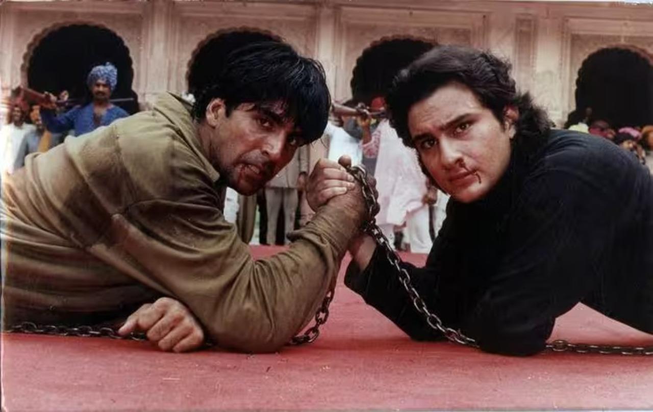 Tu Chor Main Sipahi (1996)
A classic chor police tale, Saif Ali Khan as a thief and Akshay Kumar as a police join forces when they set out for a common goal