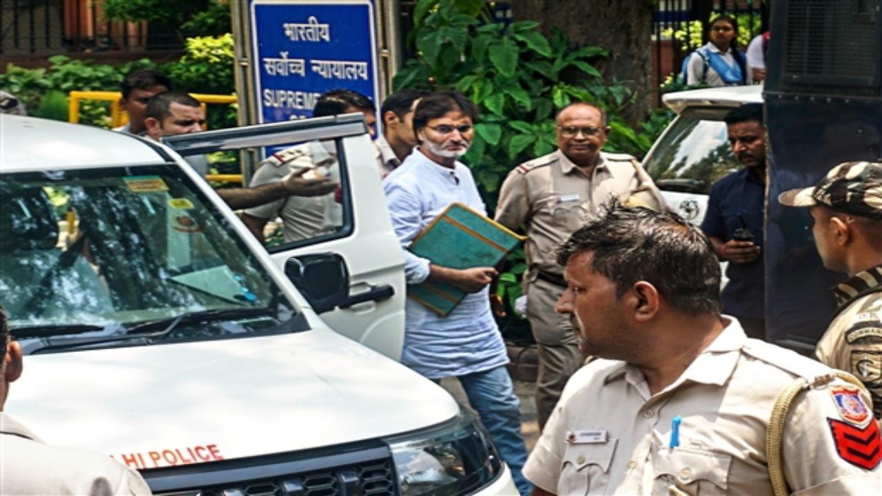 Four Delhi prisons officials suspended after Yasin Malik's SC appearance