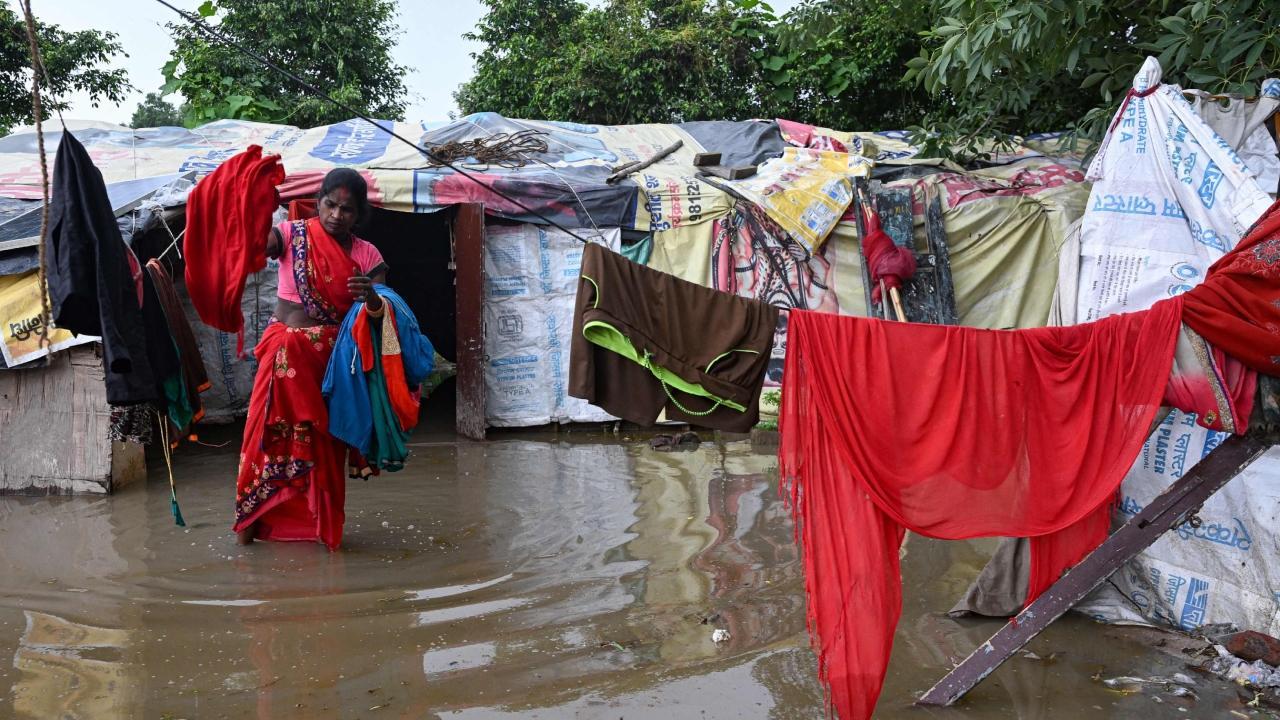 Thousands moved to safer places in Delhi as Yamuna water level rises