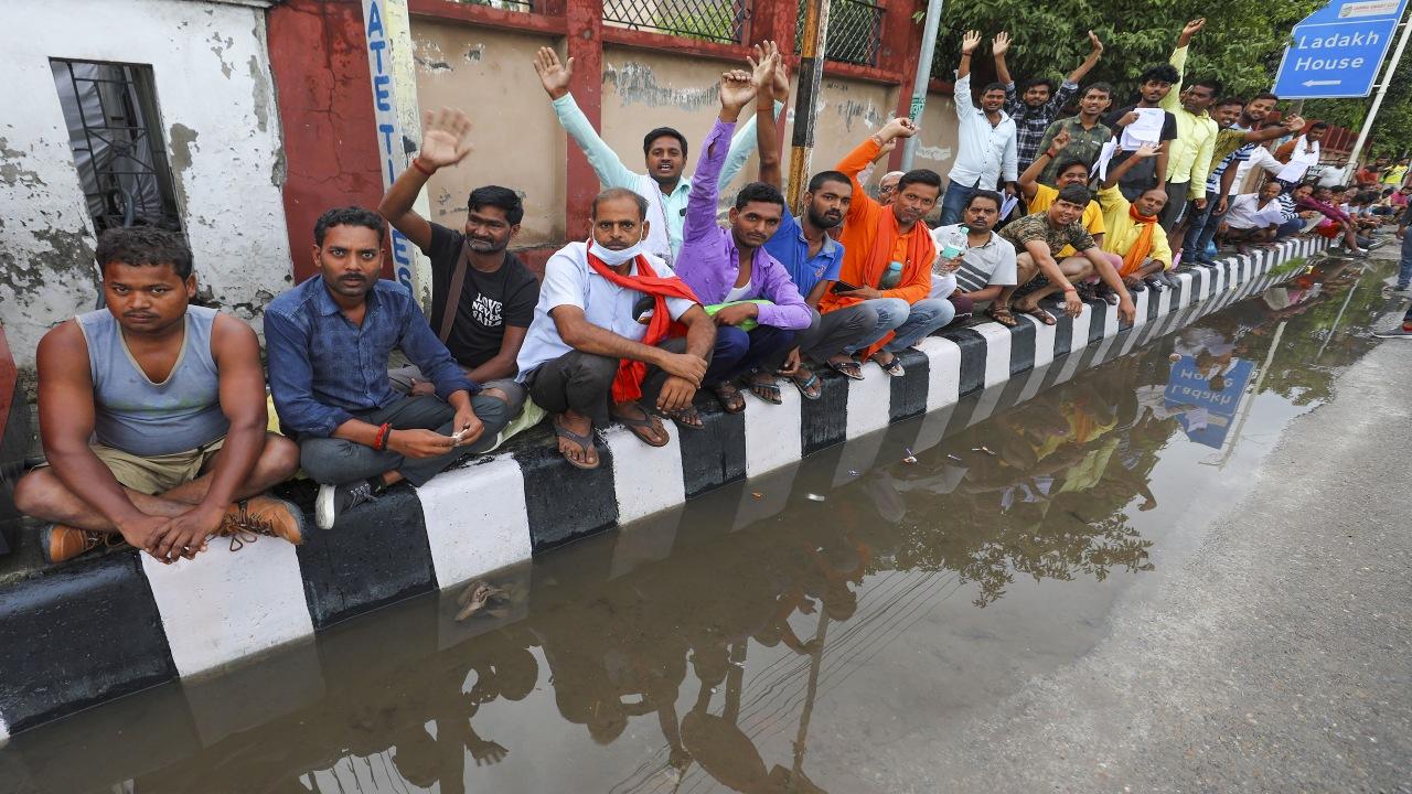 Earlier, the annual Amarnath Yatra has been suspended for the third consecutive day on Sunday due to bad weather conditions in Jammu and Kashmir.