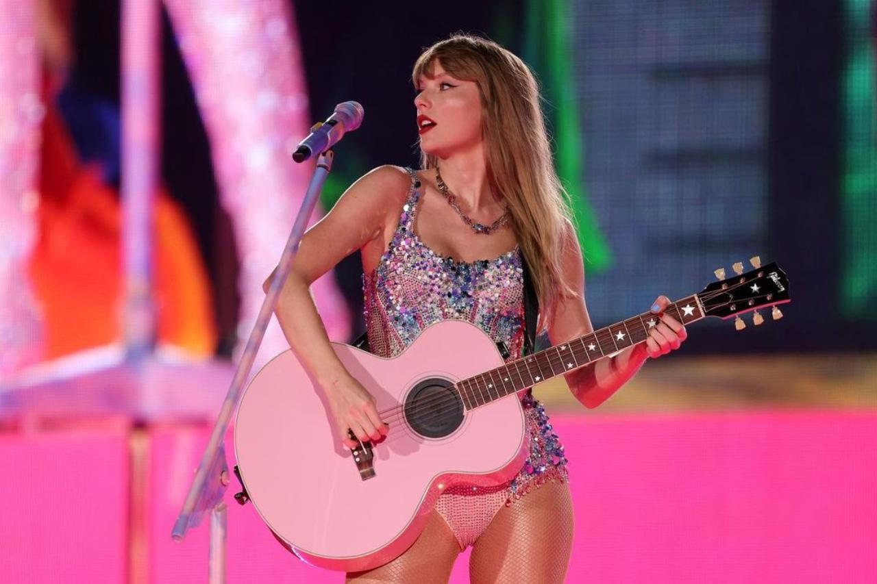Lover is one of Taylor Swift’s most upbeat and hopeful albums. This fun, multicoloured, glittering Versace bodysuit perfectly captures the essence of this era
