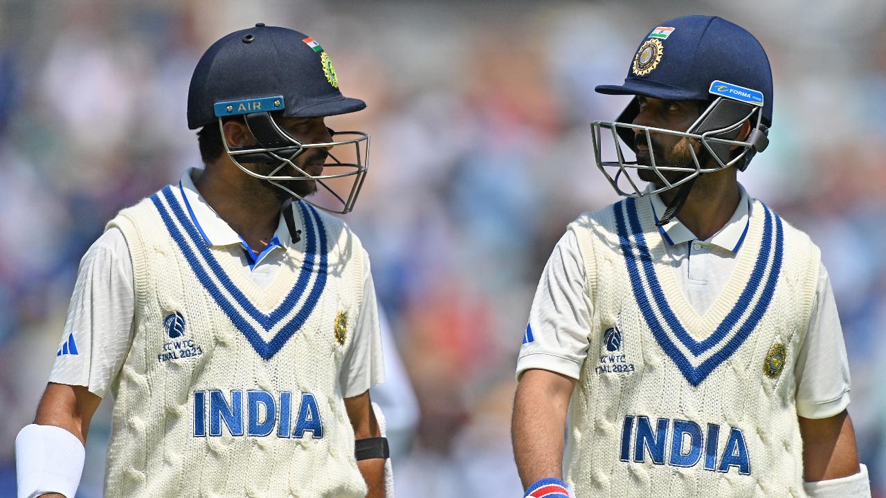 India lost crucial wickets in quick succession during their first innings. Ajinkya Rahane (89) – Shardul Thakur (51) partnership momentarily ignited hope for India but the team was eventually bowled out at 296 as they trailed Australia by 173 at the end of the innings.