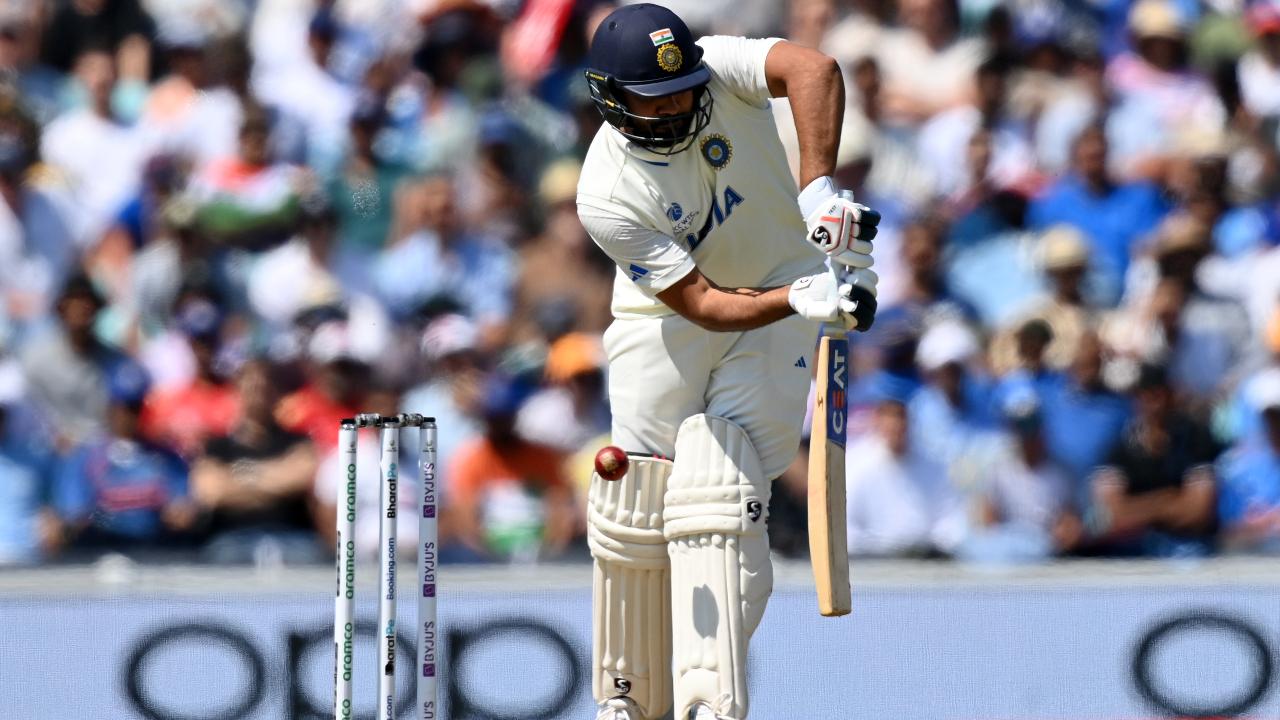 Pat Cummins took the first wicket, dismissing Rohit Sharma for 30 in the 6th over. India then lost wickets in quick succession with Shubman Gill, Cheteshwar Pujara and Virat Kohli being dismissed in the 7th, 14th and 19th overs respectively.