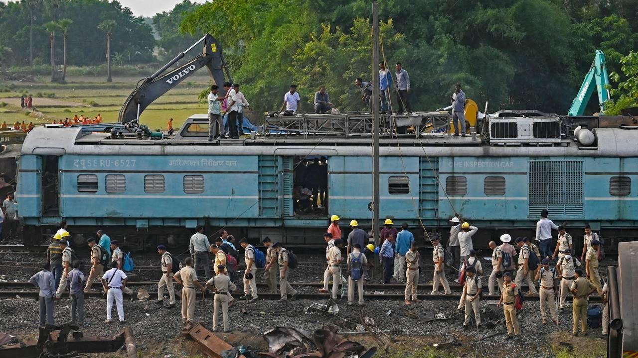 In Photos: Odisha tragedy and demands for Railway Minister's resignation