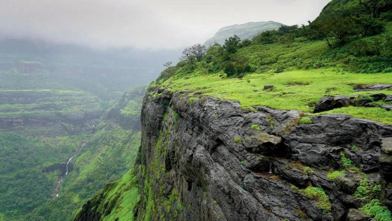 The Aadrai forest located in Malshej Ghat passes through a jungle that promises breathtaking views of the Kalu waterfall. As one navigates the trail, they will encounter other cascading waterfalls