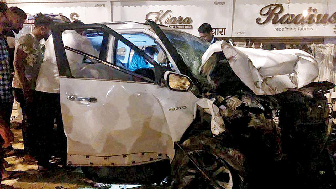 Mumbai: Two dead in Dadar car crash