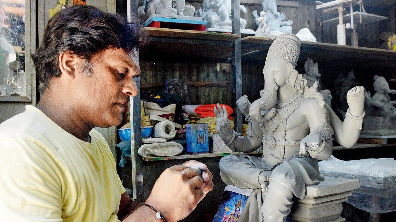 Ashish Shelar demands POP idols not be banned