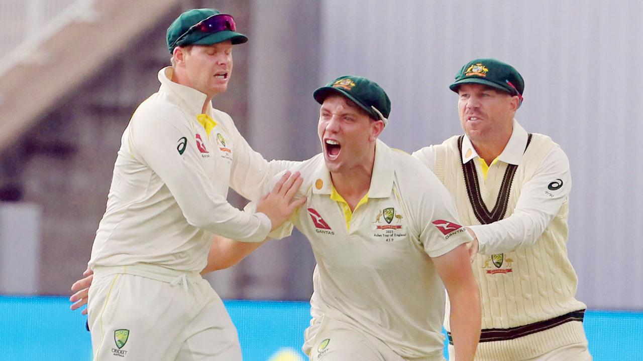 Aussies strike early as rain plays spoilsport in second innings