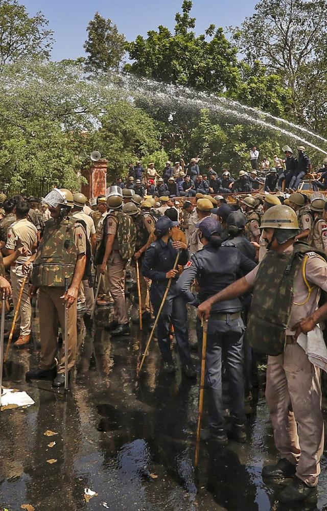 The BJP workers were stopped by police at the Statue Circle near the secretariat