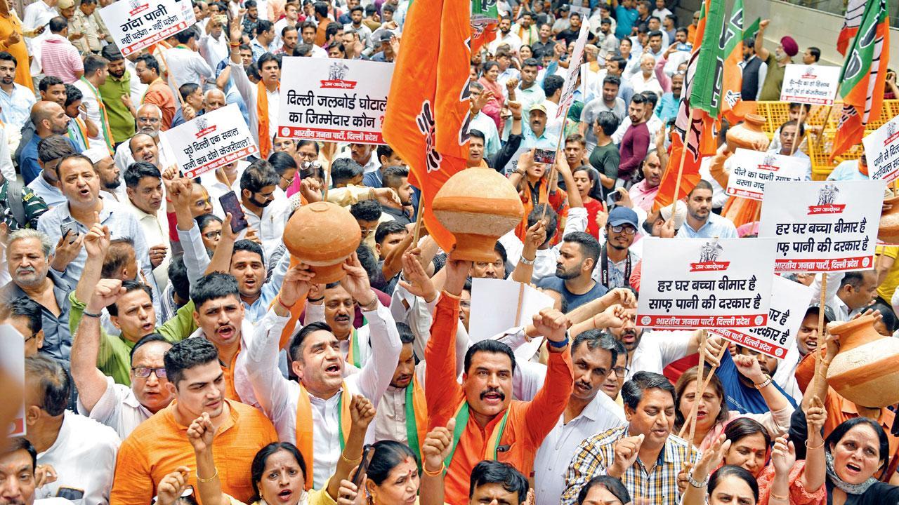 Delhi BJP protests over shortage of drinking water
