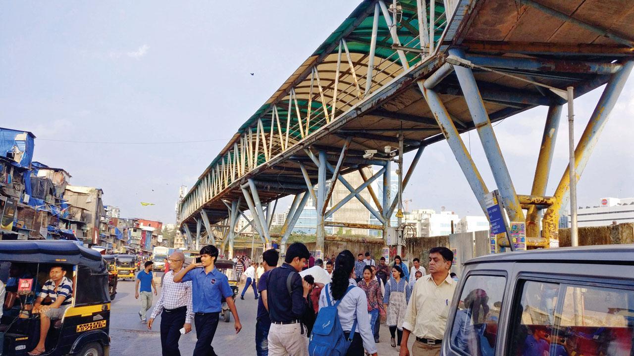 Bandra skywalk revamp cost soars