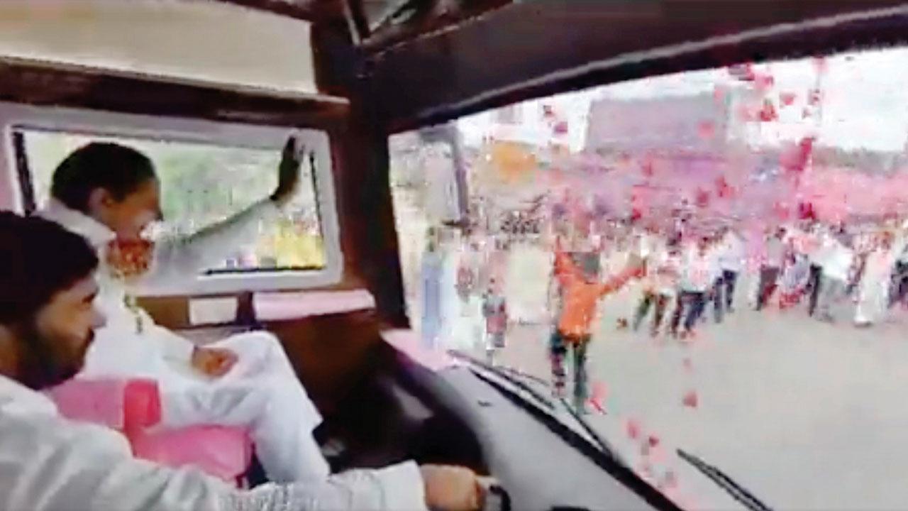KCR’s ‘pink’ brigade on pilgrimage to Pandharpur