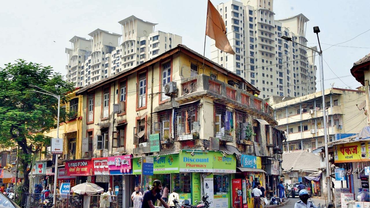 The Ibrahim Kadim Chawl, where 23-year-old Rimple Jain allegedly killed her 55-year-old mother Veena and dismembered her body in an attempt to dispose of it. Pic/Ajinkya Sawant