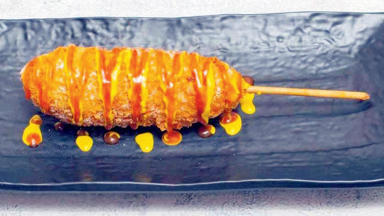 This latest addition to Vasai’s Korean food scene, Café S(e)oul was started by 20-year-old Sebastian Lee in February and is already known in the circles for its ramen and corn dogs. 