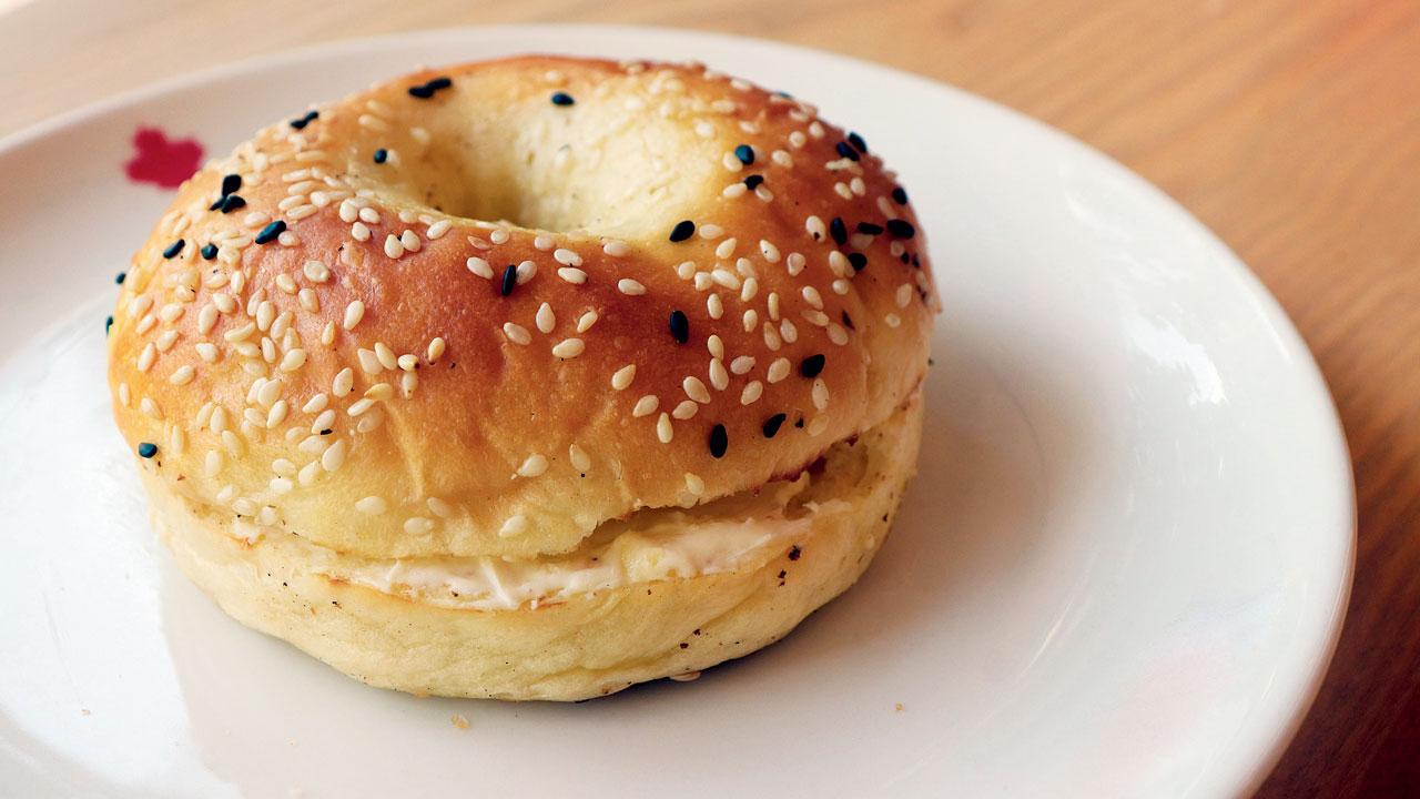 CREAM CHEESE BAGEL