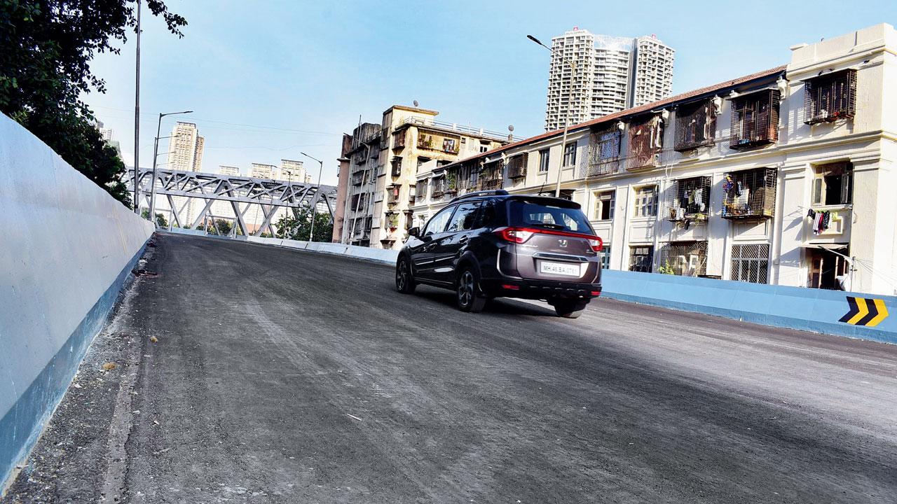 An automobile on the partially opened Delisle Road bridge on Thursday. Pic/Shadab Khan