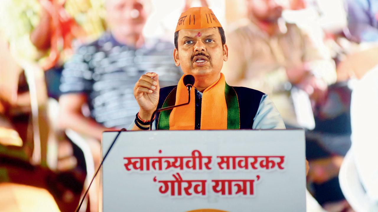 Maharashtra: Googly war breaks out between NCP chief Sharad Pawar, Devendra Fadnavis