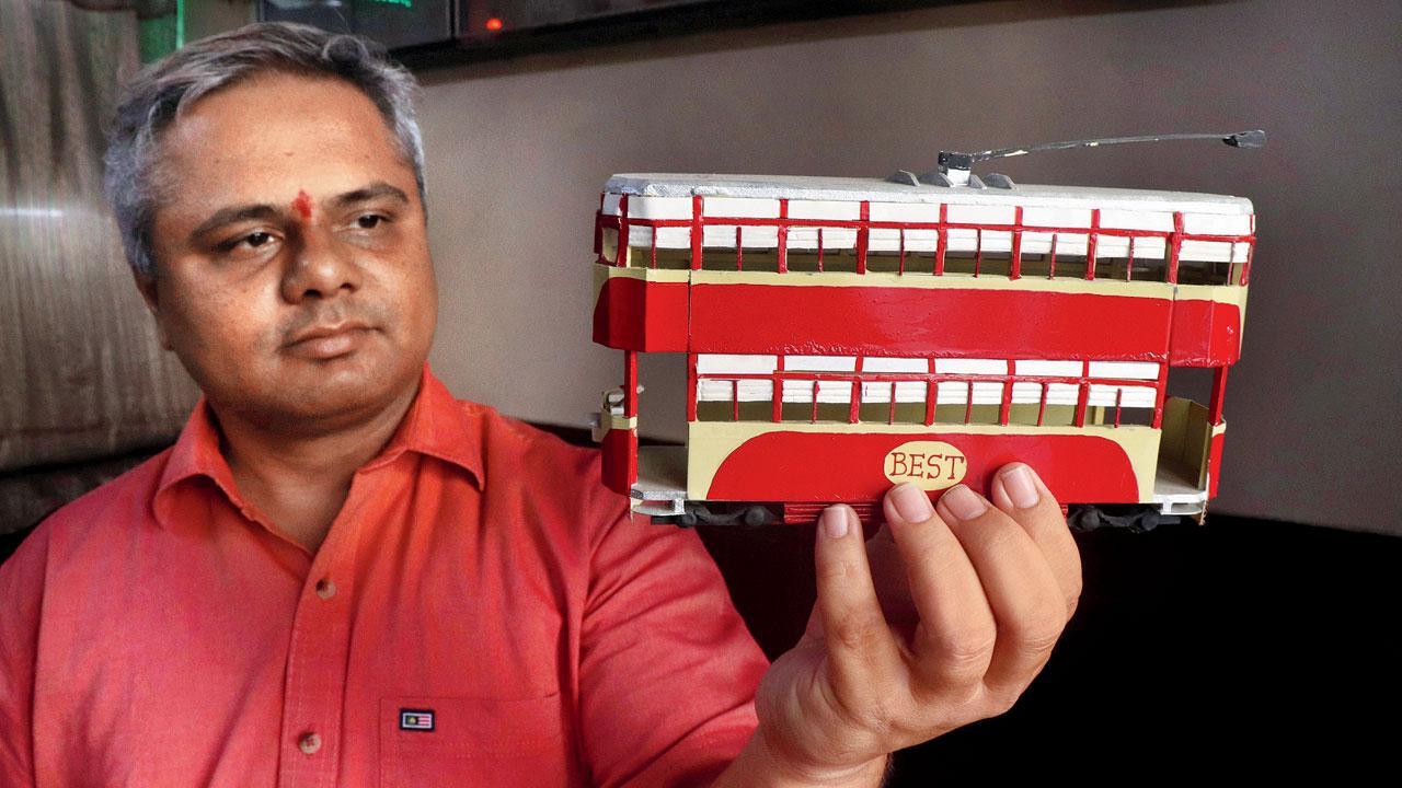 Double-decker-obsessed hobbyist seeks to buy vehicle