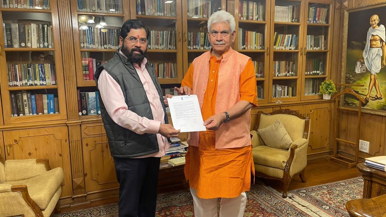 In the meeting, the ways to strengthen the cultural relations between the two states was also discussed. On the occasion Kalyan-Dombivli MP Dr. Shrikant Shinde was also present, the CMO said