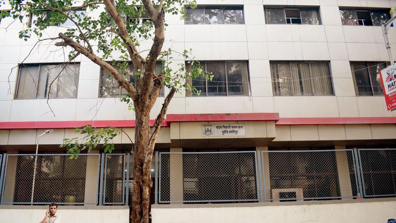 Mumbai: 3 km from horror hostel, students live in terror