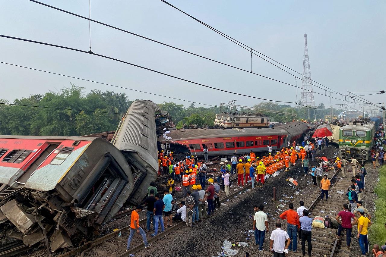 Several coaches of the 12864 Bengaluru-Howrah Superfast Express, on the way to Howrah, derailed and fell on adjacent tracks. The 12841 Shalimar-Chennai Central Coromandel Express coming from the opposite direction on the parallel track rammed into the derailed coaches. Some 12 Coromandel Express coaches derail and hit the stationary goods train on the third track