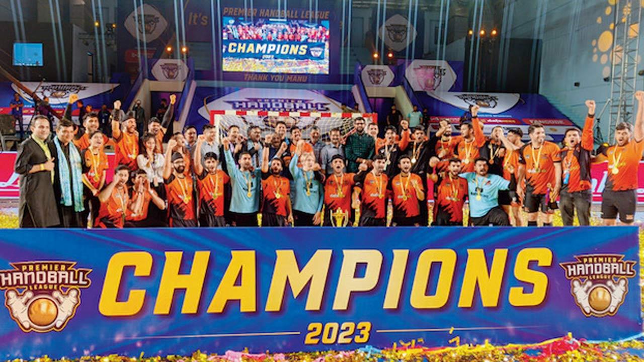 The Maharashtra Ironmen team after winning the Premier Handball League final against Golden Eagles Uttar Pradesh at the Sawai Mansingh Stadium in Jaipur recently