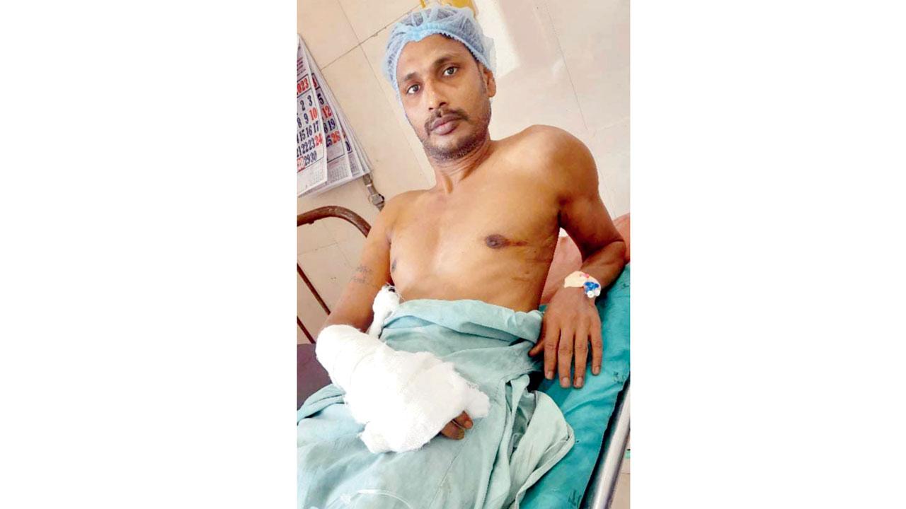 Undertrial Iqbal Shaikh fractured his hand after being allegedly thrashed by a hawaldar at Arthur Road jail in April