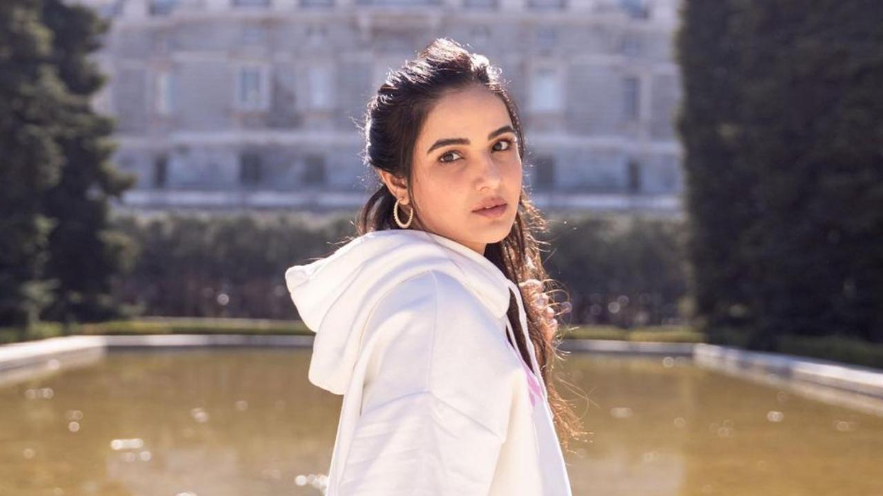 She made remarkable appearances in TV shows like ‘Tashan-e-Ishq’, ‘Dil Se Dil Tak’ and ‘Naagin 4’.