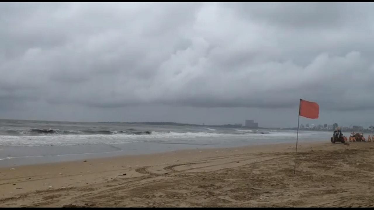 The India Meteorological Department (IMD) on Wednesday issued an 'orange alert', forecasting heavy to very heavy rains on Thursday in six Maharashtra districts - Palghar, Raigad, Thane, Ratnagiri, Sindhudurg and Nashik