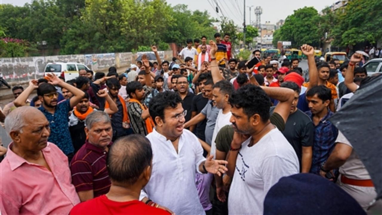 Delhi police personnel are present at the spot in the Mandawali area and trying to bring the situation under control
 