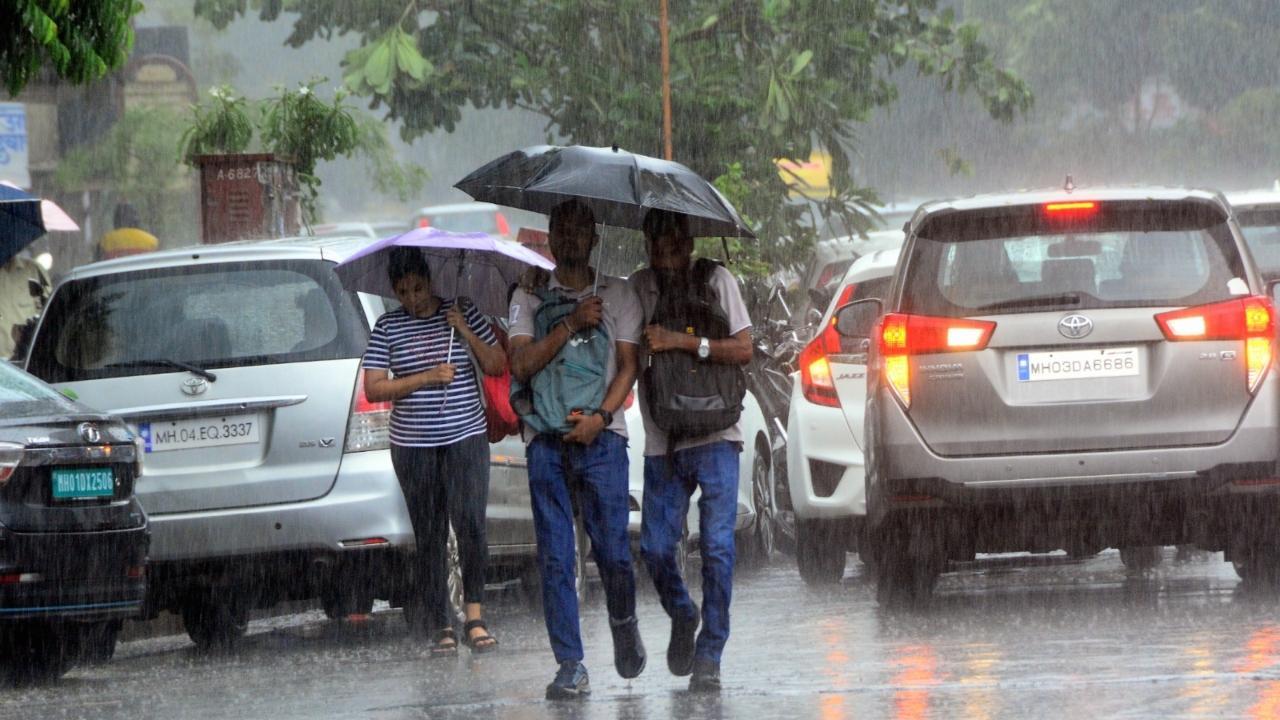 Maharashtra: Light to moderate rain likely in next 3-4 hours, informs IMD