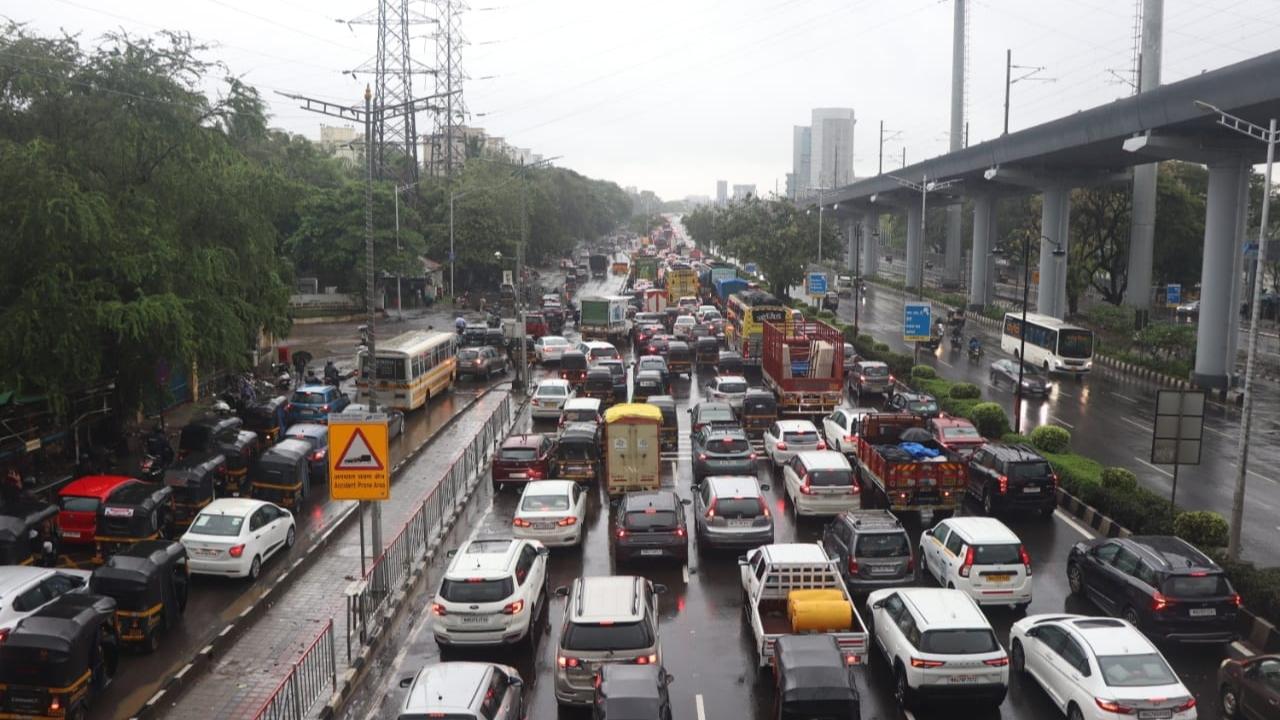Commuters experienced traffic snarls in areas including Goregaon, Jogeshwari, Andheri
 